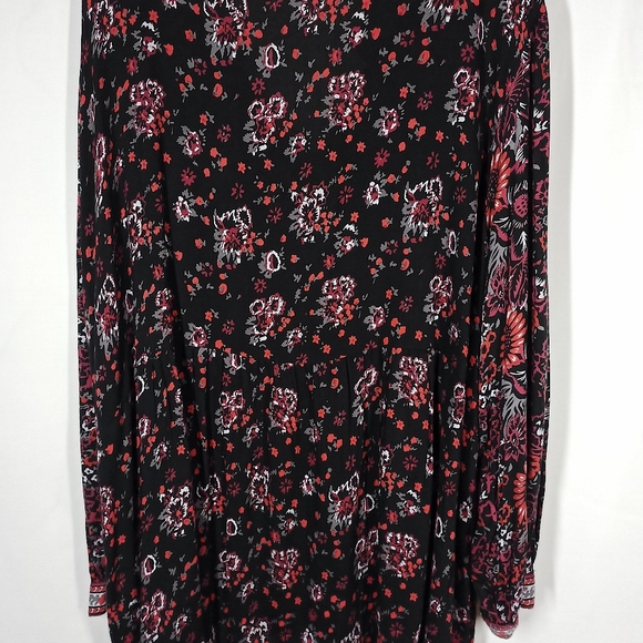 Woman within boho top - Picture 2 of 2